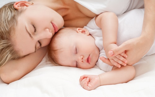 Co-Sleeping ist ein grundpfeiler des Attachment Parenting