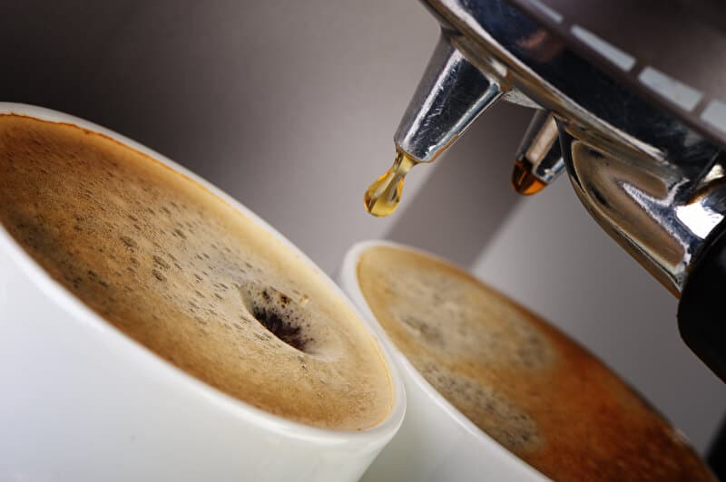 Kaffeemaschine entkalken | © PantherMedia / galdzer